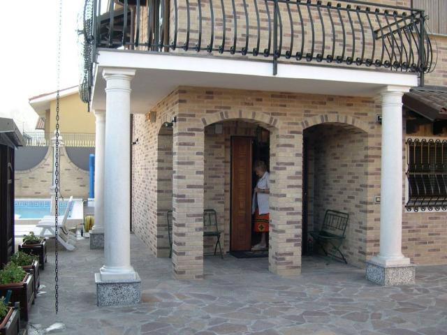 Villa Indipendente in vendita a Valle Salimbene, Lombardia