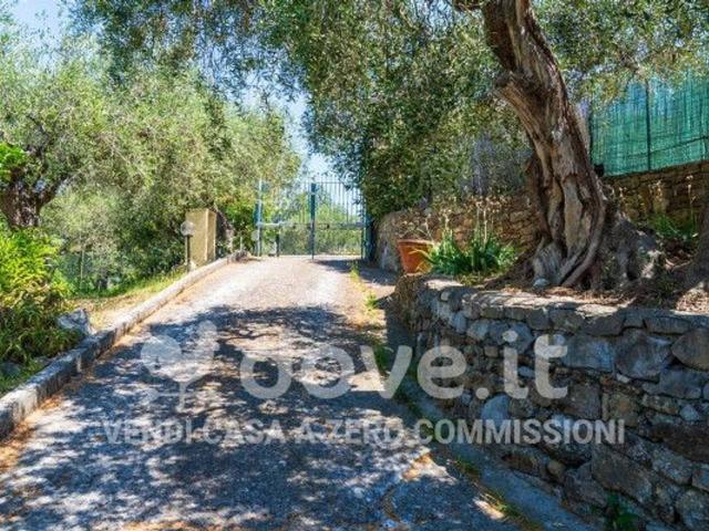 Villa Indipendente in vendita a Vallebona, Liguria