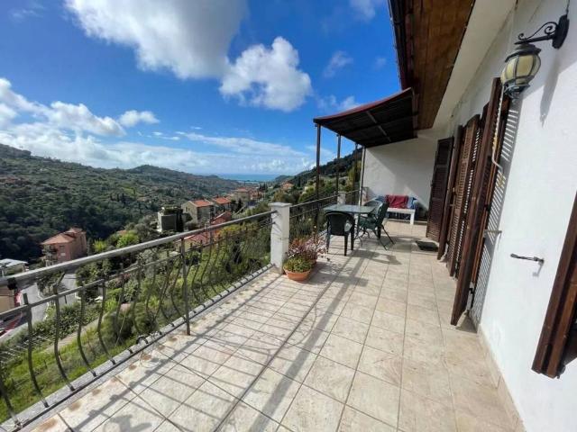 Villa Indipendente in vendita a Vallebona, Liguria