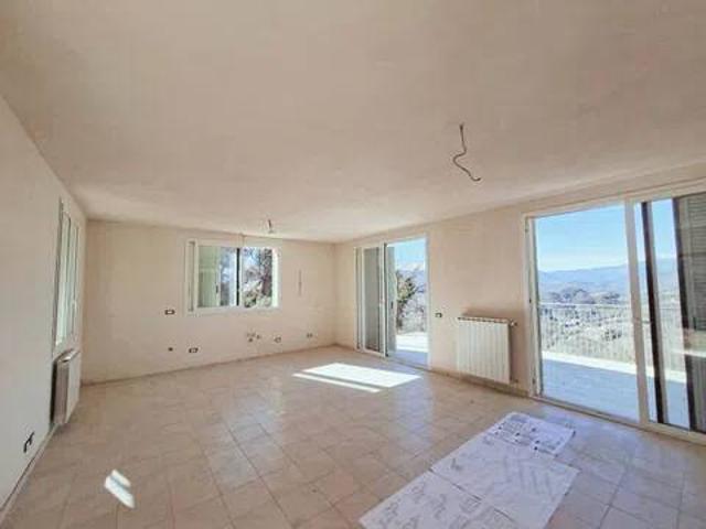 Villa Indipendente in vendita a Vallebona, Liguria