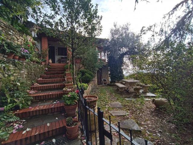 Villa Indipendente in vendita a Vallebona, Liguria