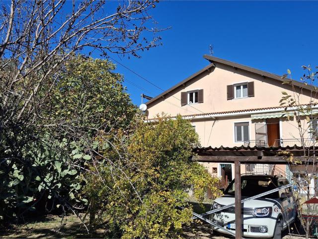 Villa Indipendente in vendita a Dolceacqua, Liguria