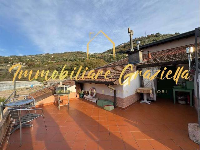 Villa Indipendente in vendita a Vallecrosia, Liguria