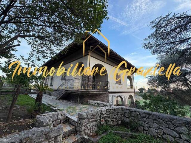 Villa Indipendente in vendita a Vallecrosia, Liguria