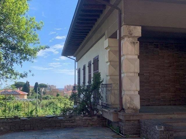 Villa Indipendente in vendita a Vallecrosia, Liguria