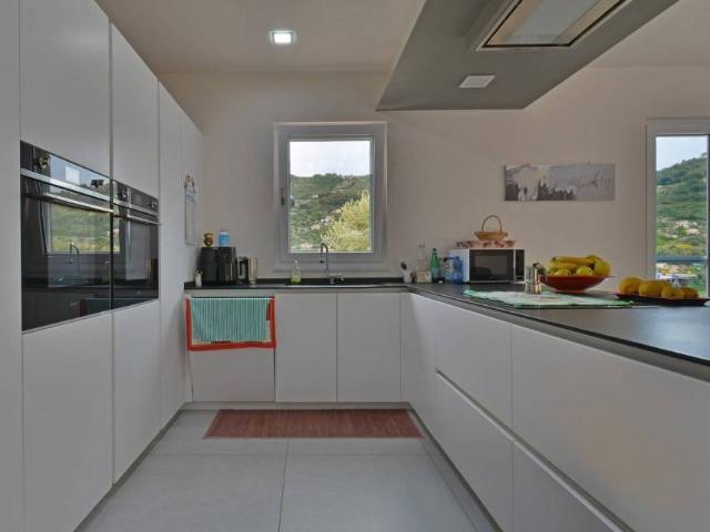 Villa Indipendente in vendita a Vallecrosia, Liguria