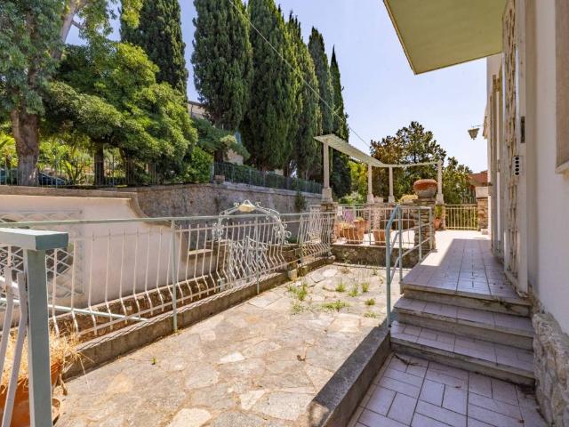Villa Indipendente in vendita a Vallecrosia, Liguria
