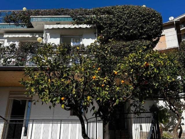 Villa Indipendente in vendita a Vallecrosia, Liguria