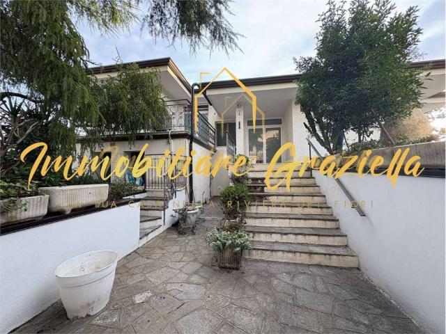 Villa Indipendente in vendita a Vallecrosia, Liguria