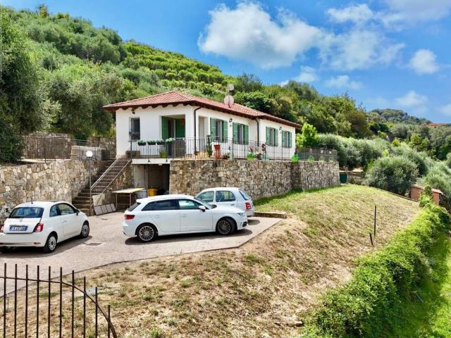 Villa Indipendente in vendita a Vallecrosia, Liguria