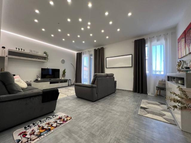 Villa Indipendente in vendita a Vallefoglia, Marche