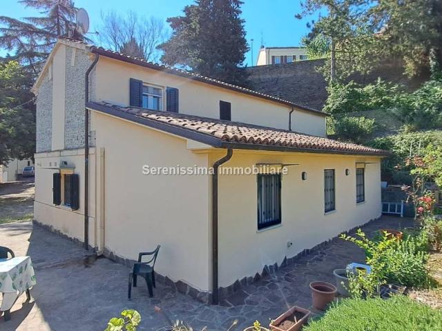 Villa Indipendente in vendita a Vallefoglia, Marche