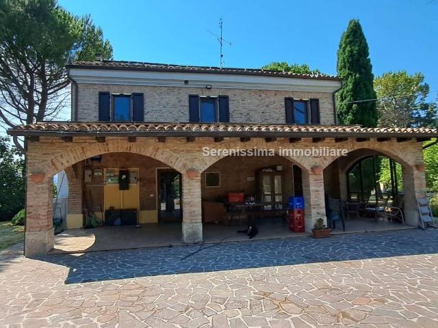 Villa Indipendente in vendita a Vallefoglia, Marche