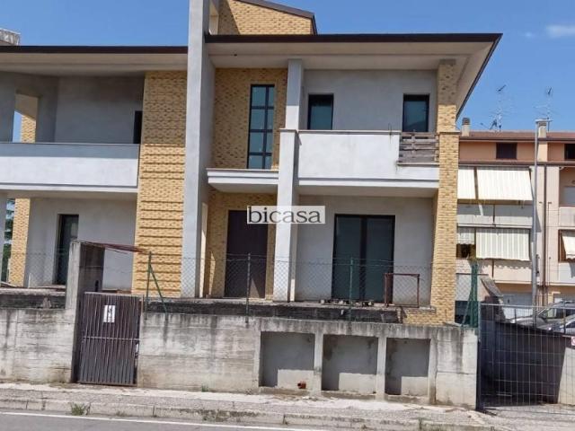 Villa Indipendente in vendita a Vallefoglia, Marche