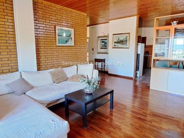 Villa Indipendente in vendita a Vallefoglia, Marche
