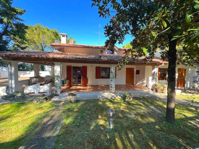 Villa Indipendente in vendita a Vallefoglia, Marche
