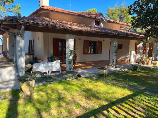 Villa Indipendente in vendita a Vallefoglia, Marche