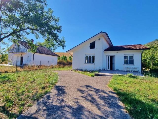 Villa Indipendente in vendita a Vallesaccarda, Campania