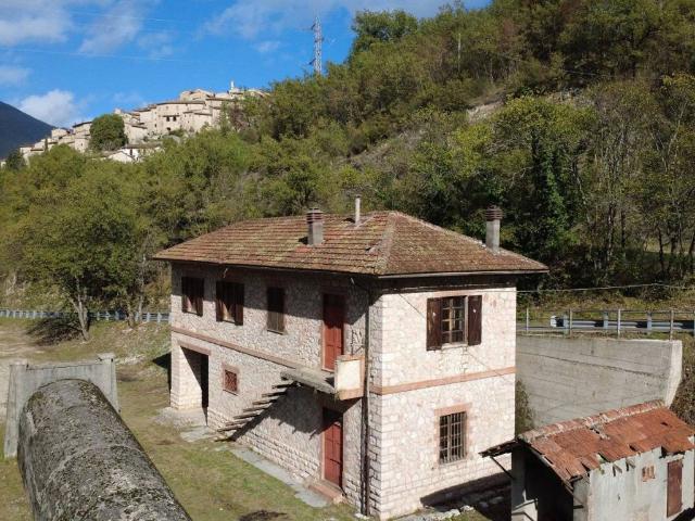 Villa Indipendente in vendita a Vallo Di Nera, Umbria