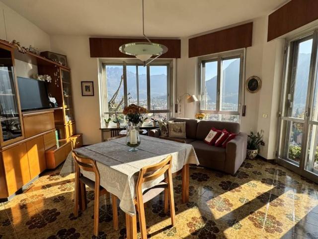 Villa Indipendente in vendita a Caserta, Valmadrera