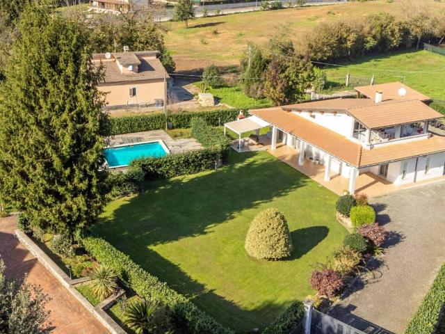 Villa Indipendente in vendita a Villaggio Rinascita, Roma Capitale
