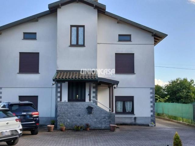 Villa Indipendente in vendita a Valmorea, Lombardia