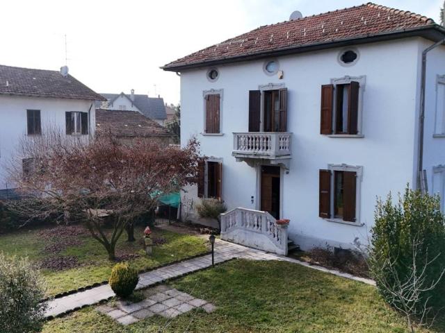 Villa Indipendente in vendita a Valmorea, Lombardia