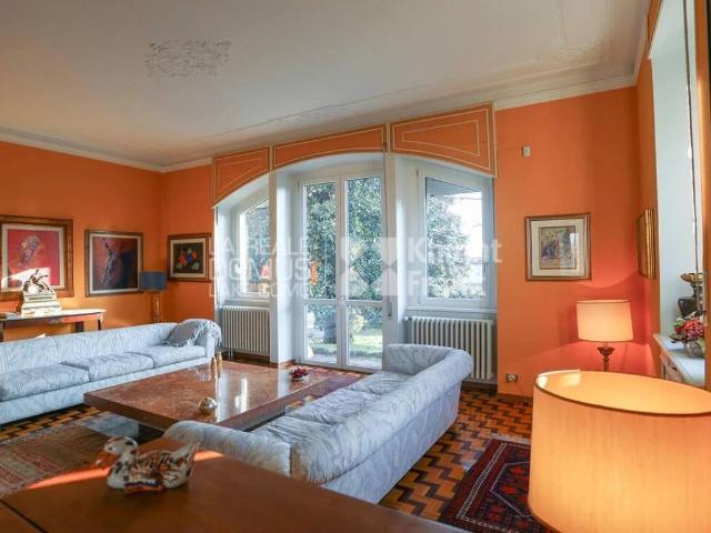 Villa Indipendente in vendita a Valmorea, Lombardia
