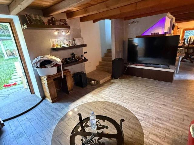 Villa Indipendente in vendita a Valpelline, Aosta