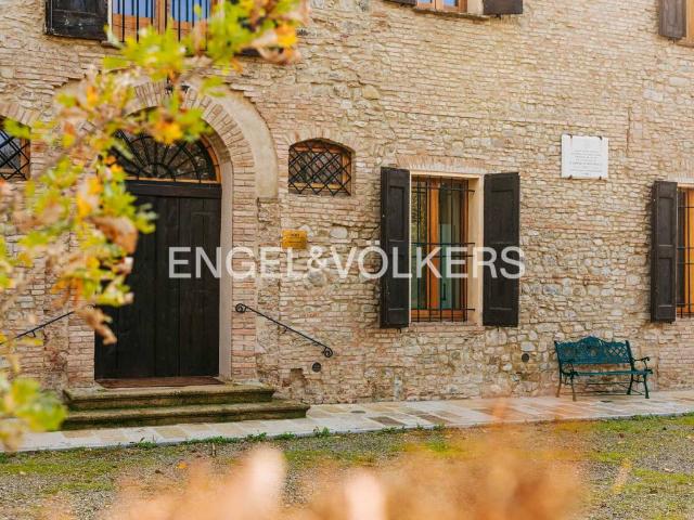 Villa Indipendente in vendita a Unione dei comuni Valli del Reno, Lavino e Samoggia, Reggio Emilia
