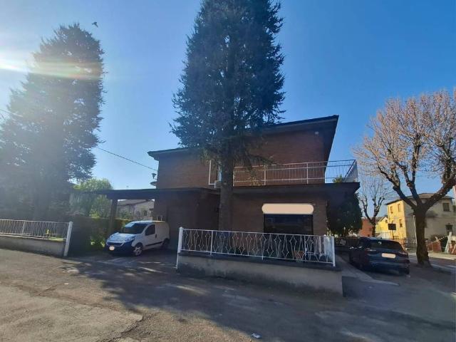Villa Indipendente in vendita a Unione dei comuni Valli del Reno, Lavino e Samoggia, Reggio Emilia