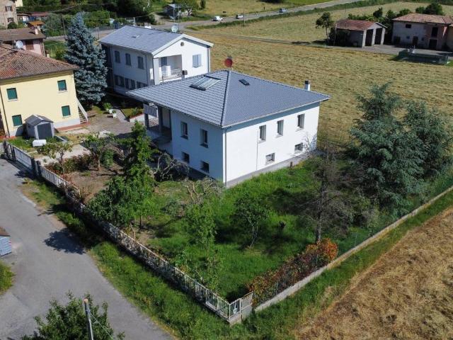 Villa Indipendente in vendita a Unione dei comuni Valli del Reno, Lavino e Samoggia, Reggio Emilia