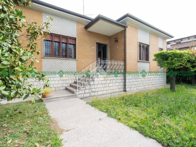Villa Indipendente in vendita a Unione dei comuni Valli del Reno, Lavino e Samoggia, Bazzano