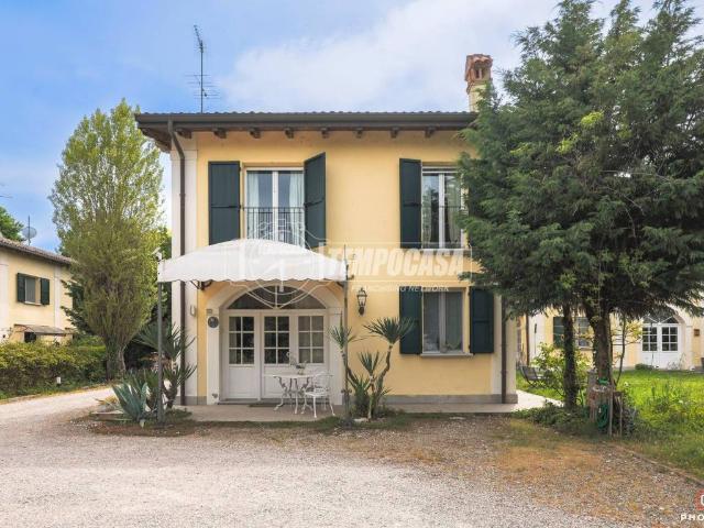 Villa Indipendente in vendita a Unione dei comuni Valli del Reno, Lavino e Samoggia, Reggio Emilia