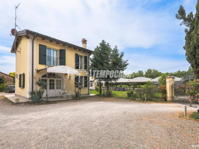 Villa Indipendente in vendita a Unione dei comuni Valli del Reno, Lavino e Samoggia, Reggio Emilia