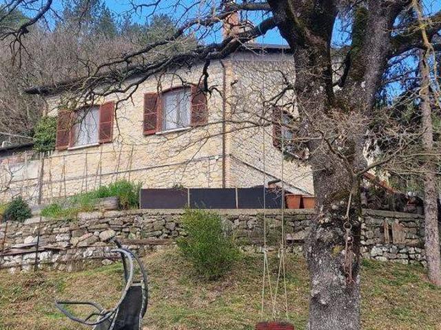 Villa Indipendente in vendita a Valtopina, Umbria