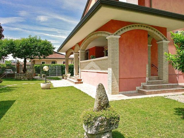 Villa Indipendente in vendita a Valvasone, Friuli-Venezia Giulia
