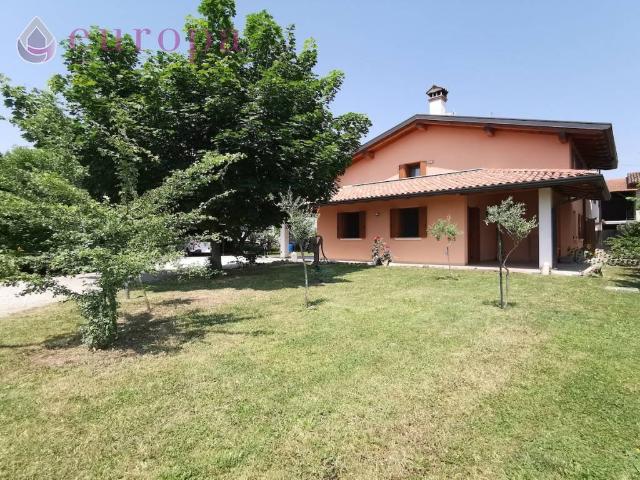 Villa Indipendente in vendita a Valvasone, Friuli-Venezia Giulia