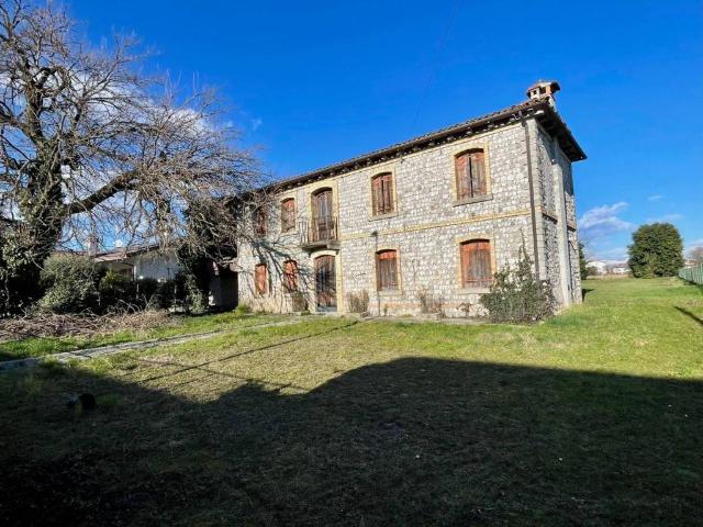 Villa Indipendente in vendita a Valvasone, Friuli-Venezia Giulia