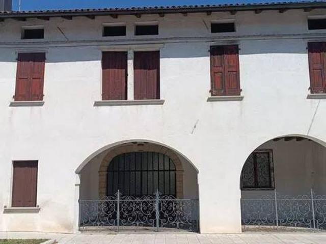 Villa Indipendente in vendita a Valvasone, Friuli-Venezia Giulia
