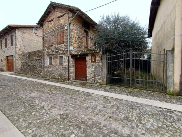 Villa Indipendente in vendita a Valvasone, Friuli-Venezia Giulia