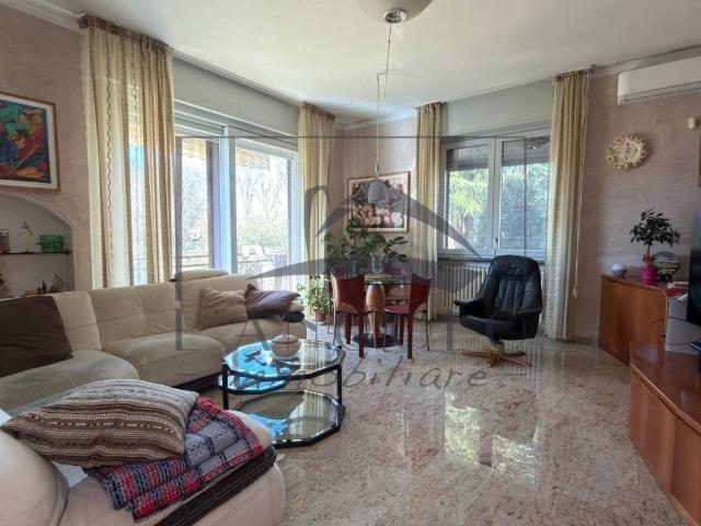 Villa Indipendente in vendita a Vanzago, Lombardia