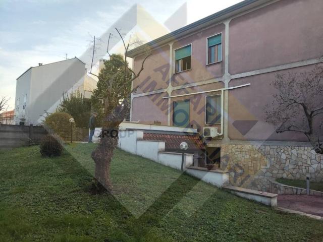 Villa Indipendente in vendita a Vanzago, Lombardia