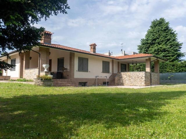 Villa Indipendente in vendita a Vaprio D'adda, Lombardia