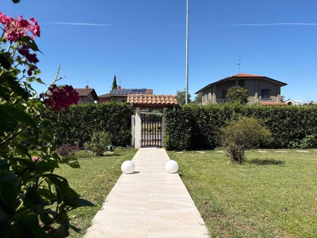Villa Indipendente in vendita a Vaprio D'adda, Lombardia