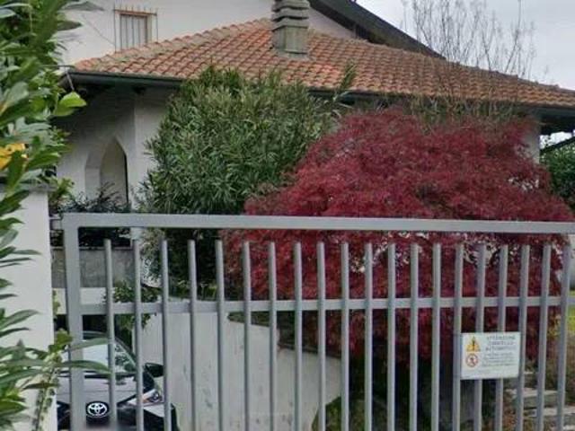 Villa Indipendente in vendita a Varano Borghi, Lombardia