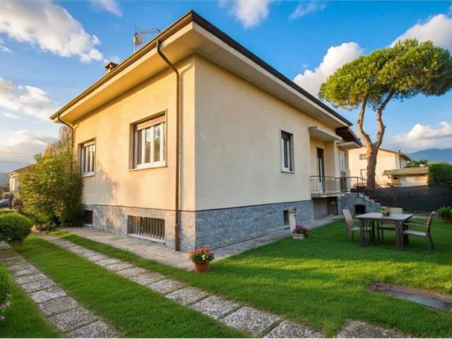 Villa Indipendente in vendita a Boffalora, Varano Borghi