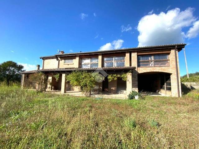 Villa Indipendente in vendita a Varano De' Melegari, Reggio Emilia