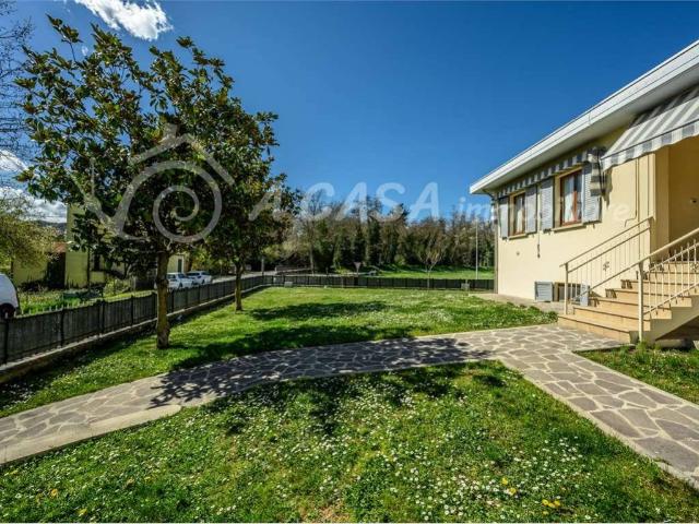 Villa Indipendente in vendita a Varano De' Melegari, Reggio Emilia
