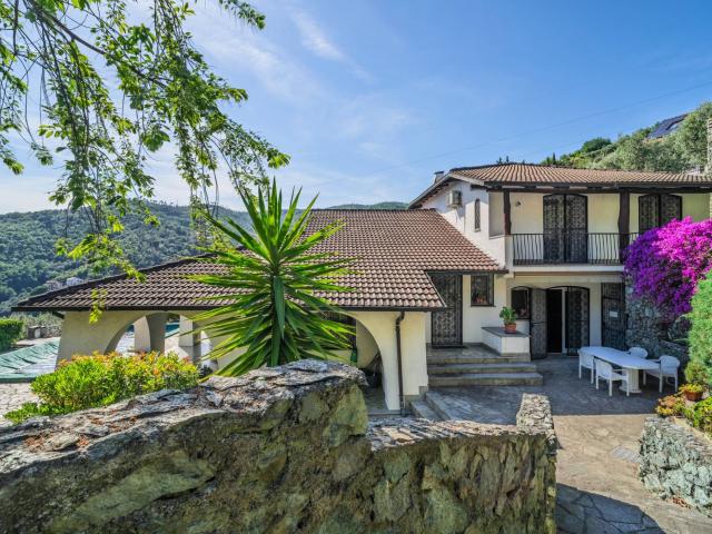 Villa Indipendente in vendita a Cantalupo, Varazze